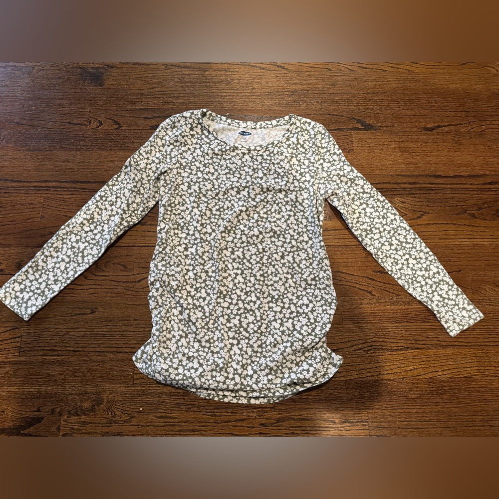 EUC Old Navy Maternity Tee!